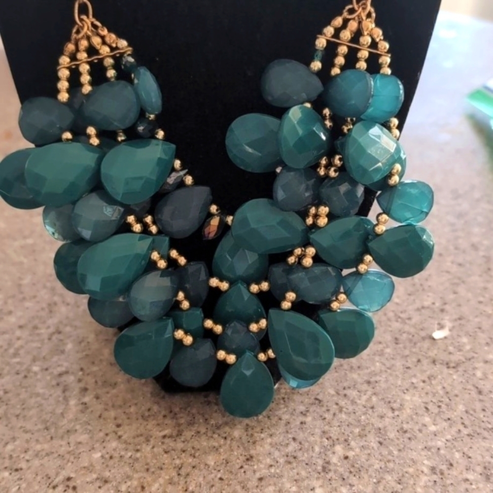 Vintage MULTI STRAND LAYERED NECKLACE Green cluster GOLD TONE JEWELRY - Picture 9 of 11